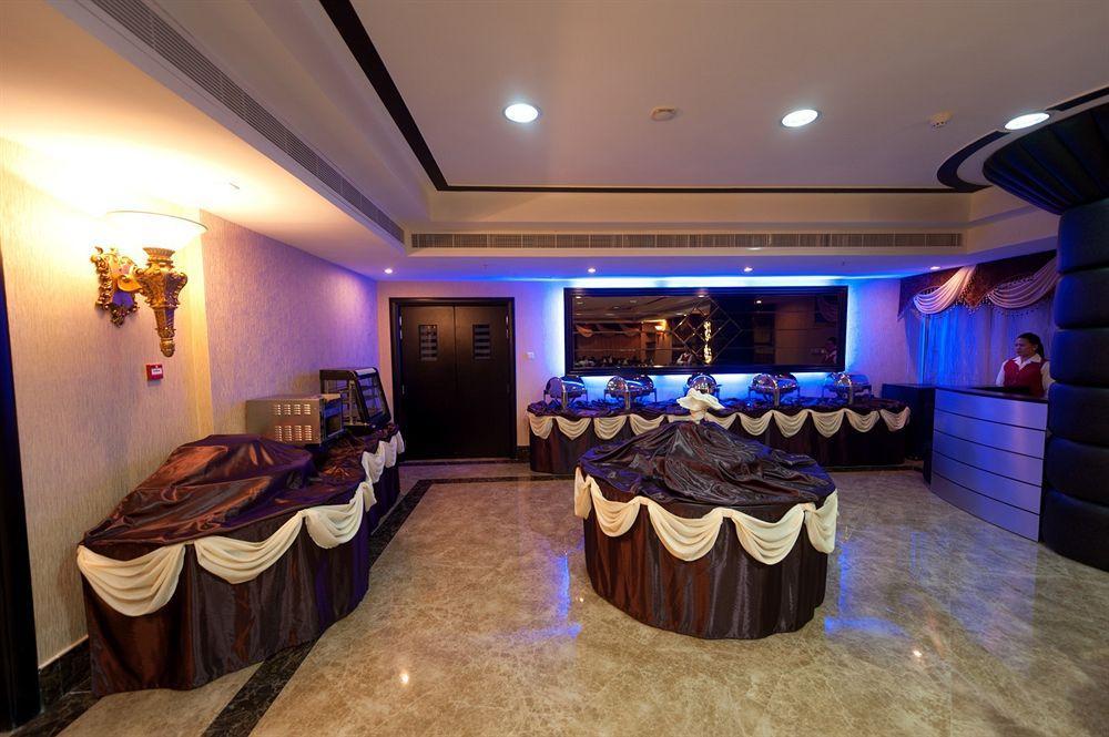 Royal Grand Suite Hotel Charjah Extérieur photo